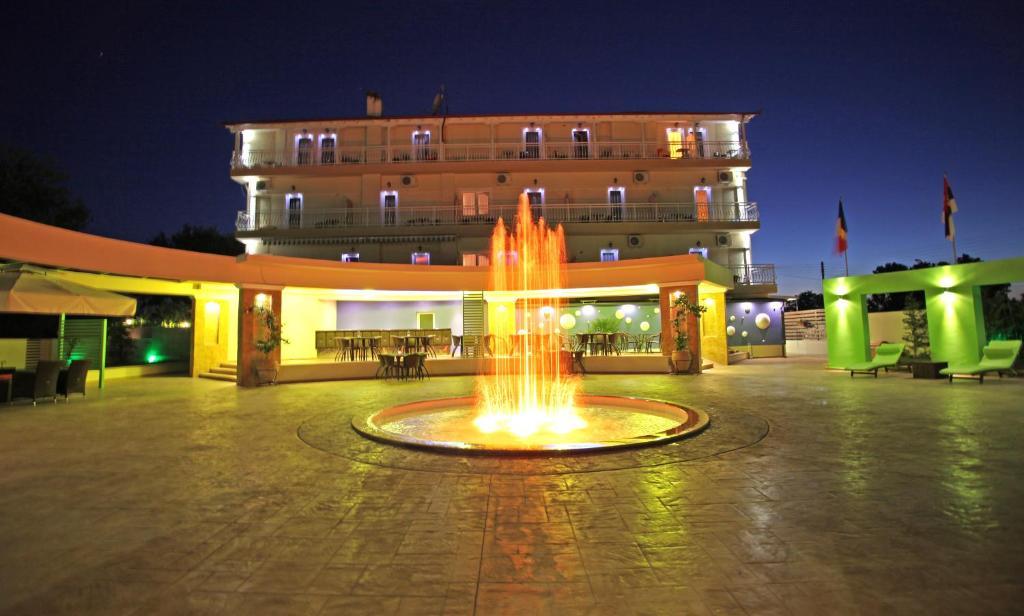 Hotel Dias Olympiakí Aktí Екстериор снимка