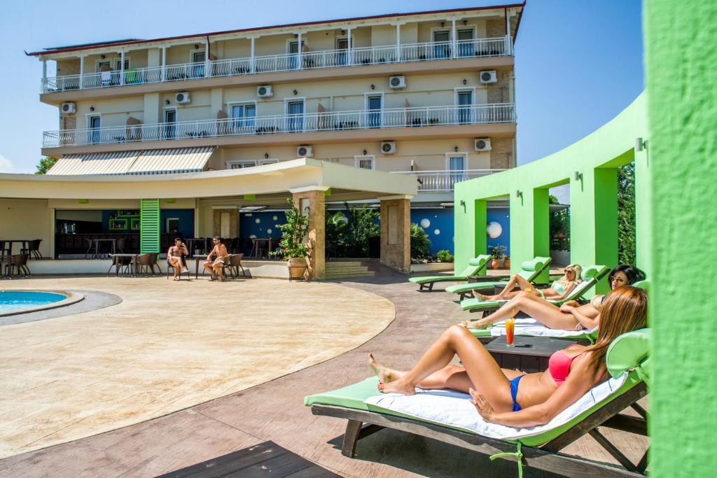 Hotel Dias Olympiakí Aktí Екстериор снимка